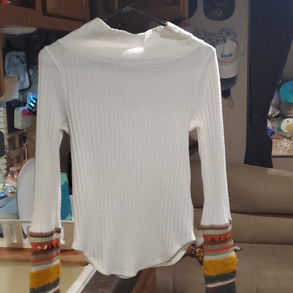 Nice sweater - Picture 1 of 1